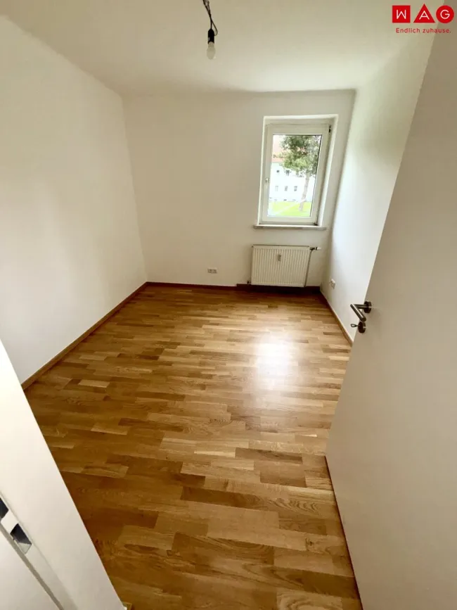 Büro / Ankleide- oder Kinderzimmer
