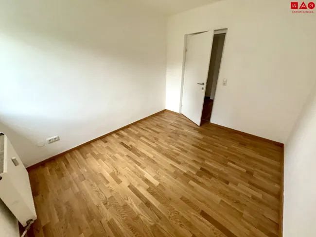 Büro / Ankleide- oder Kinderzimmer