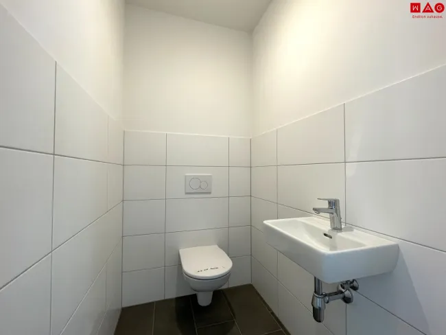 WC mit Handwaschbecken