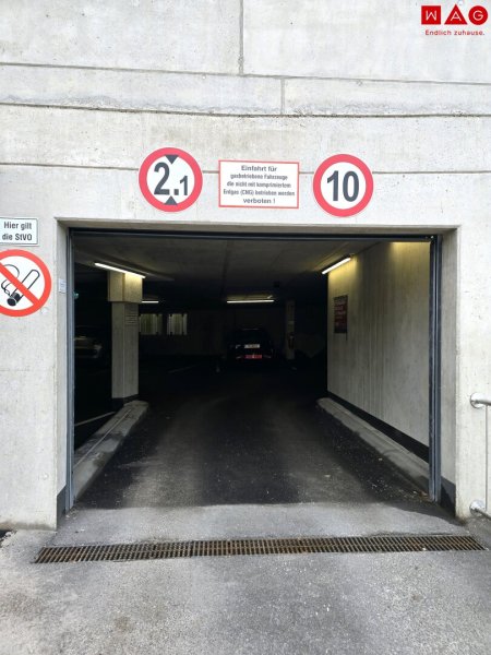 Tiefgaragenstellplatz Einfahrt