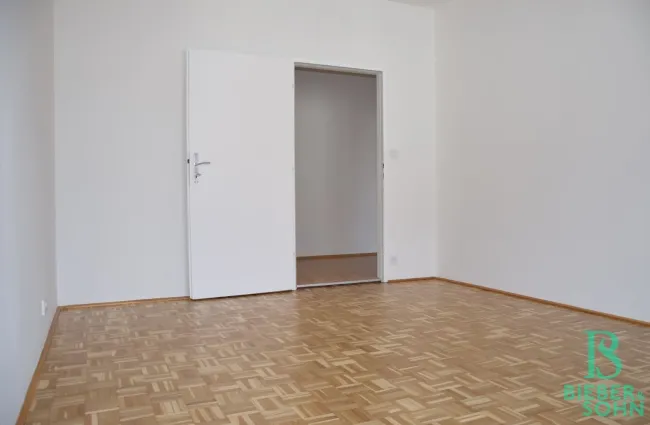 Zimmer 2/Blick Vorraum