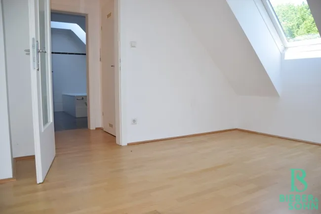 Zimmer 2/Blick Bad OG
