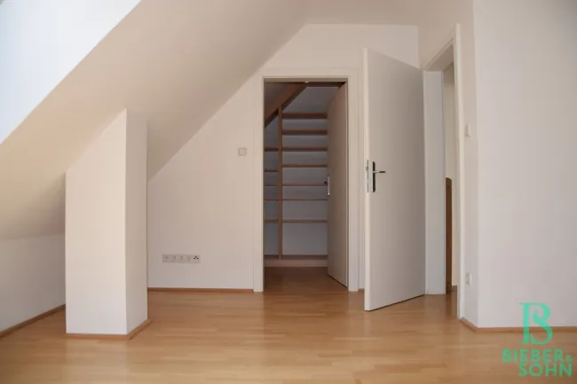Blick Garderobe Zimmer 1 OG