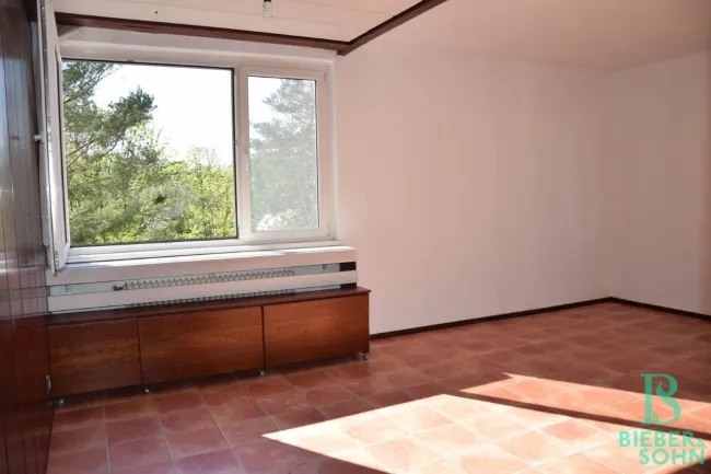 Hausansicht in Parkanlage