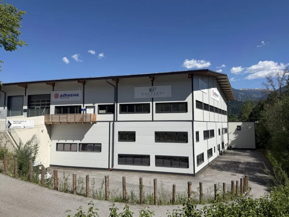 Moderne 910m² freitragende Industriehalle in Terfens, top Ausstattung - Titelbild