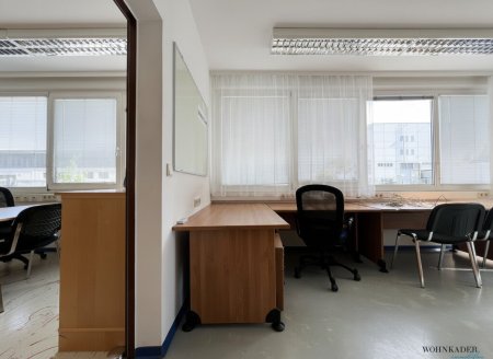 Rundum-sorglos-Büro: Möbliert, inklusive Betriebskosten und Heizung & 3 Stellplätze!
