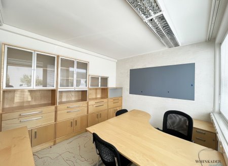 Rundum-sorglos-Büro: Möbliert, inklusive Betriebskosten und Heizung & 3 Stellplätze!