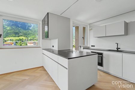 Hochwertig sanierte 4-Zimmer-Wohnung mit 3 Balkonen & Bergpanorama in Innsbruck