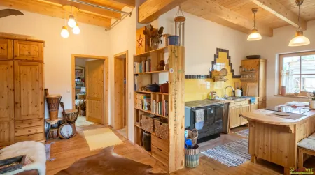 Moderner Holz-Bungalow in absoluter Ruhelage mit großem botanischem Garten