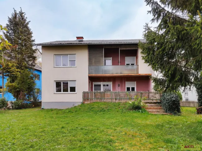 Zweifamilienhaus im Ortskern von Kalsdorf bei Graz mit Entwicklungspotenzial und Kerngebiet-Widmung - Titelbild
