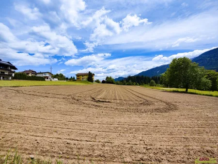 Baugrundstück mit Grünblick in Berg im Drautal.