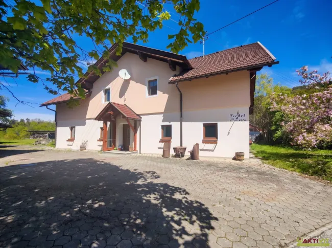 „Seltene Landgut-Liegenschaft nahe Wörthersee: Bauernhaus mit Stallung und rund 9,56 ha Grundbesitz“ mit eigener Quelle. - Titelbild