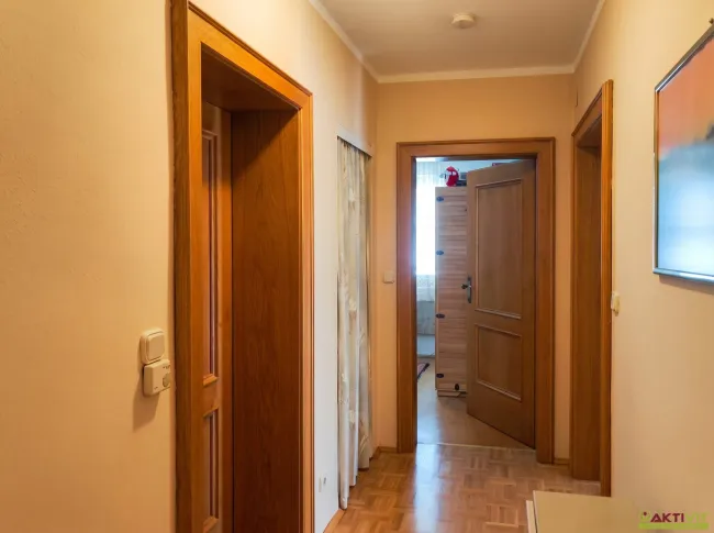 Großzügige 6-Zimmer-Wohnung mit Garten und Balkon in naturnaher Lage - Bild