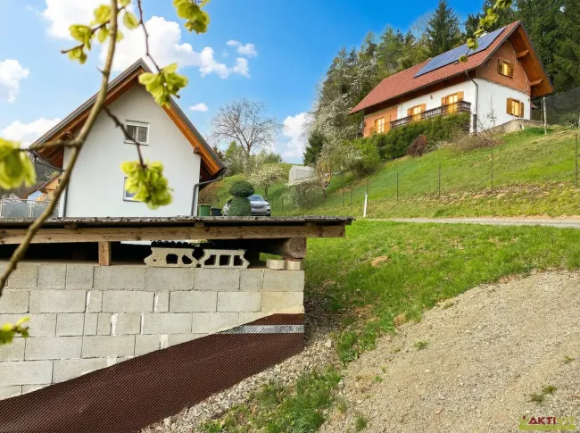 1.090 m² Grundstück in Kranach mit sonniger Lage im Ferienwohngebiet. - Bild