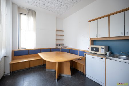 Großzügige Bürofläche in stark frequentierter Stadtlage nahe Hauptbahnhof.