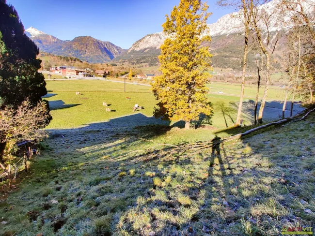 Wohnen in Ruhelage: Baugrundstück mit guter Infrastruktur in Niederöblarn. - Titelbild