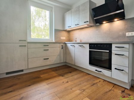 Gepflegte 3-Zimmer-Wohnung mit zwei Balkonen, Garage und Keller in Voitsberg.