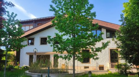 Wohnen & Arbeiten vereint – Großzügiges Wohnhaus mit Bürokomplex in Villach-Lind