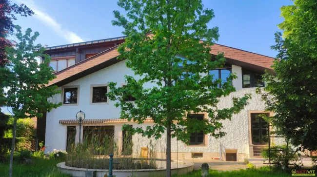 Wohnen & Arbeiten vereint – Großzügiges Wohnhaus mit Bürokomplex in Villach-Lind - Titelbild
