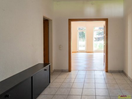 Wohnen & Arbeiten vereint – Großzügiges Wohnhaus mit Bürokomplex in Villach-Lind