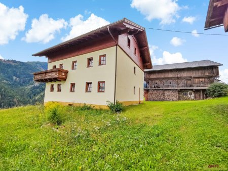 Großzügiges Bauernhaus mit viel Grundbesitz im Lesachtal. - Nebengebäude und Alpenfläche inklusive. - In der Natur.