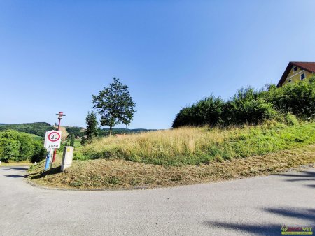 Attraktiver Baugrund mit 1.860 m² Bauland und Projekt für Mehrfamilienhaus.