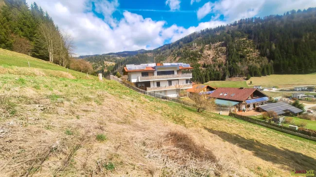 Sonniges Baugrundstück in Hanglage mit Panoramablick über Murau. - Großes Baupotential. - Bild