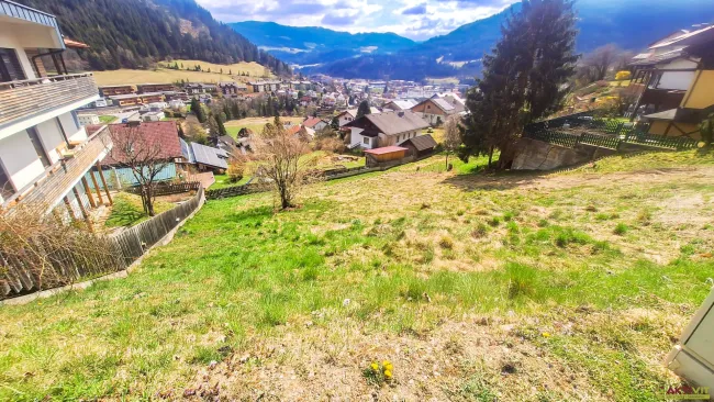 Sonniges Baugrundstück in Hanglage mit Panoramablick über Murau. - Großes Baupotential. - Titelbild