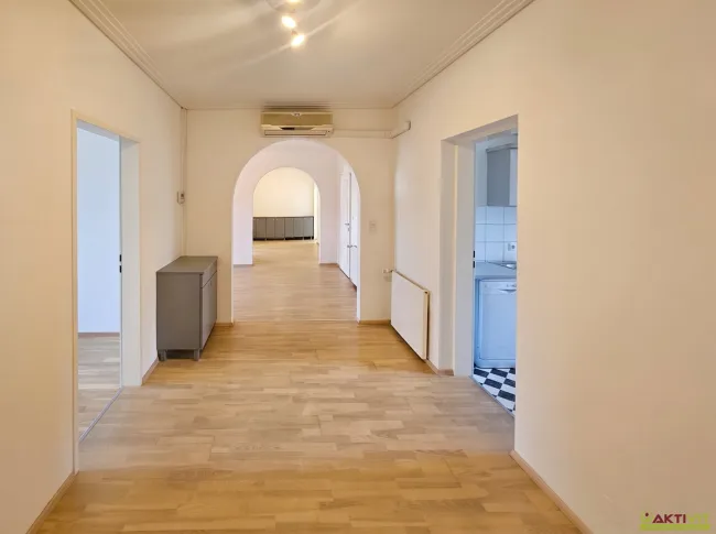 Wohnen und Arbeiten? Großzügige Wohnung/Büro mit Dachterrasse nahe Gleisdorf. - Bild
