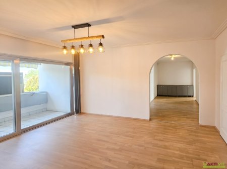 Wohnen und Arbeiten? Großzügige Wohnung/Büro mit Dachterrasse nahe Gleisdorf.