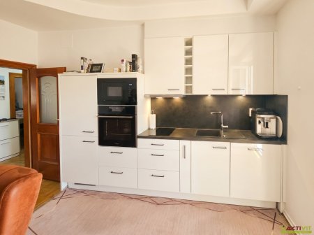 Kernsanierte 2,5-Zimmer-Wohnung mit Loggia und Garage in Graz-Liebenau
