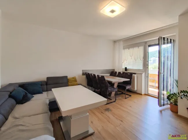 Stilvoll sanierte 2-Zimmer-Wohnung im 5. Obergeschoss mit hervorragender Infrastruktur - Titelbild
