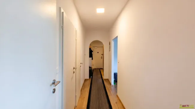 Stilvoll sanierte 2-Zimmer-Wohnung im 5. Obergeschoss mit hervorragender Infrastruktur - Bild