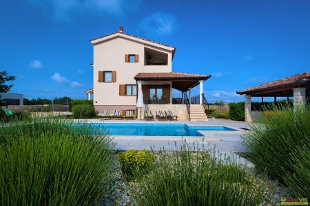 Moderne Villa mit großzügigem Grundstück und exklusiver Ausstattung in Istrien