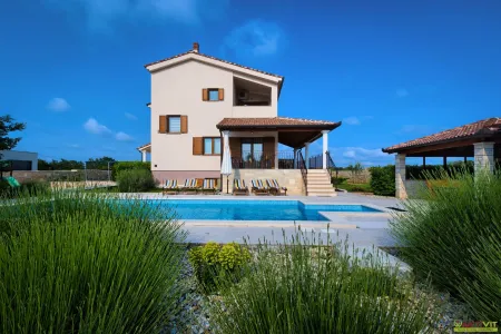 Moderne Villa mit großzügigem Grundstück und exklusiver Ausstattung in Istrien