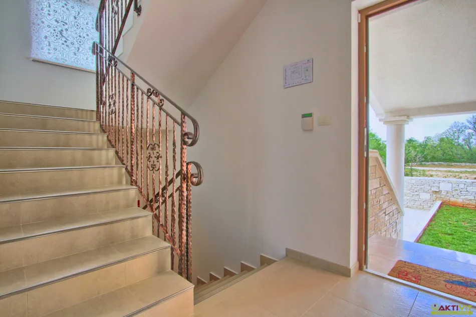 Moderne Villa mit großzügigem Grundstück und exklusiver Ausstattung in Istrien - Bild