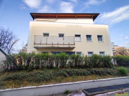 Solide Immobilienanlage in Vöcklabruck: Vermietete Wohnung mit Lift, Balkon und Tiefgarage