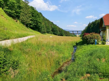 Wohnbau-Grund mit Garten-Anteil. - Ruhelage sehr nah bei der Koralmbahn. - Leben im Grünen.