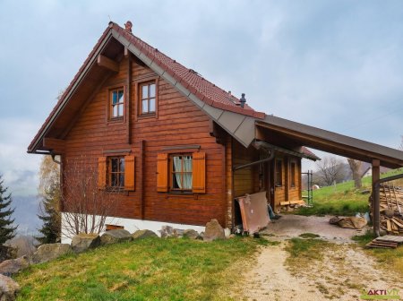 Charmantes Holzhaus in naturnaher Ruhelage mit Bergblick