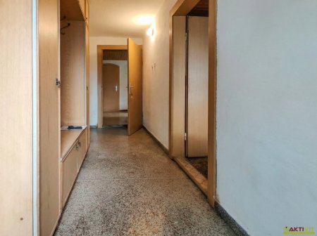 Wohnhaus mit 9 Zimmern, großem Grundstück und vielseitigen Nebenflächen in Altheim.