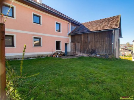 Wohnhaus mit 9 Zimmern, großem Grundstück und vielseitigen Nebenflächen in Altheim.