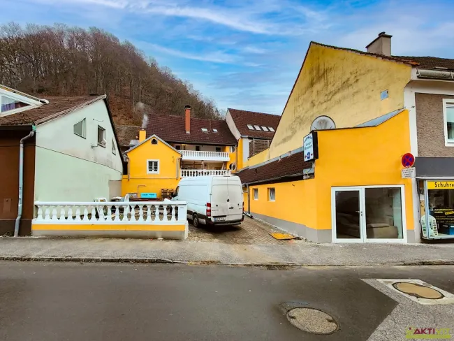 Kapfenberg Zentrum: Zinshaus mit Wohn- und Gewerbeeinheiten. - Bild