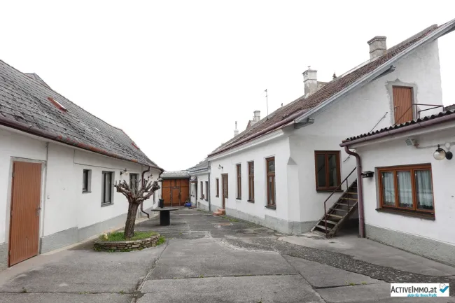 Investoren aufgepasst: attraktives Baugrundstück mit Altgebäude mitten im Zentrum Brunn am Gebirge mit Wohnrecht - Titelbild