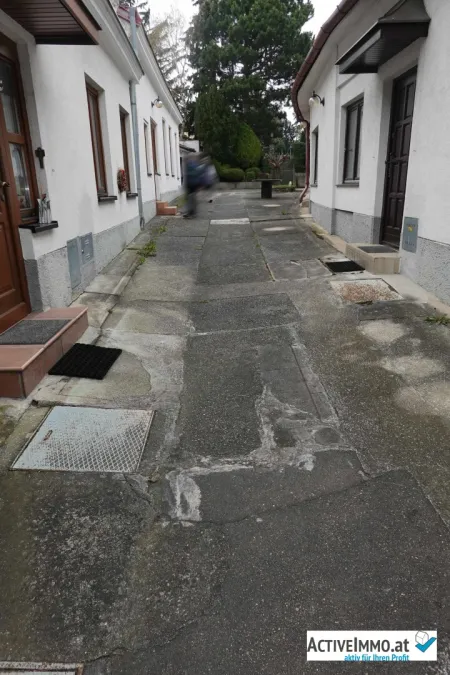 Investoren aufgepasst: attraktives Baugrundstück mit Altgebäude mitten im Zentrum Brunn am Gebirge mit Wohnrecht