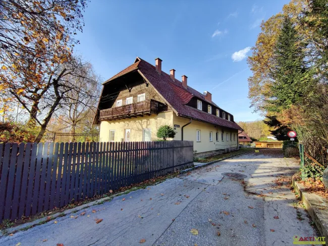 Projektliegenschaft mit großem Sanierungs- und Baupotential. - Nahe dem Flughafen. - Über 6.000 m² Bauland. - Vielfältiges Potential. - Bild