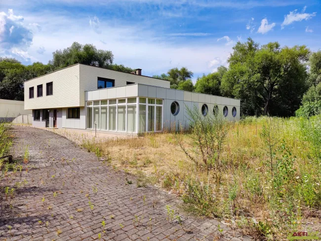 Großzügiges Wohnhaus mit Pool, Sauna und 2.000 m² Grundstück in Zeltweg. - Titelbild
