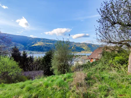 Kleingarten mit Seeblick auf den Ossiacher-See. - Nur 3 Stück verfügbar: Schnell anfragen!