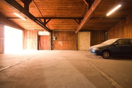 Großzügiges Lager mit ca. 220 m² im Innenhof in zentraler Lage | großes Einfahrtstor