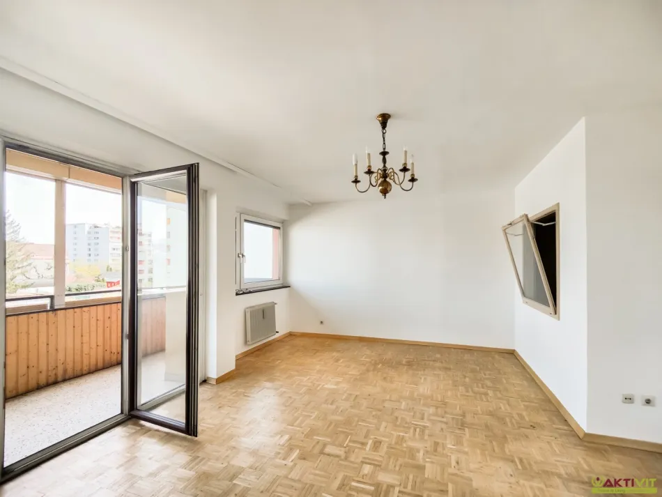 Großzügige Wohnung mit Ausblick, Gartennutzung und Lift. - Ideales Investmentobjekt. - Titelbild