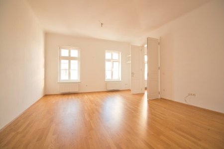Wunderschöne 2-Zimmer-Altbauwohnung mit Parkettböden & Flügeltüren | Küche & Bad ausgestattet